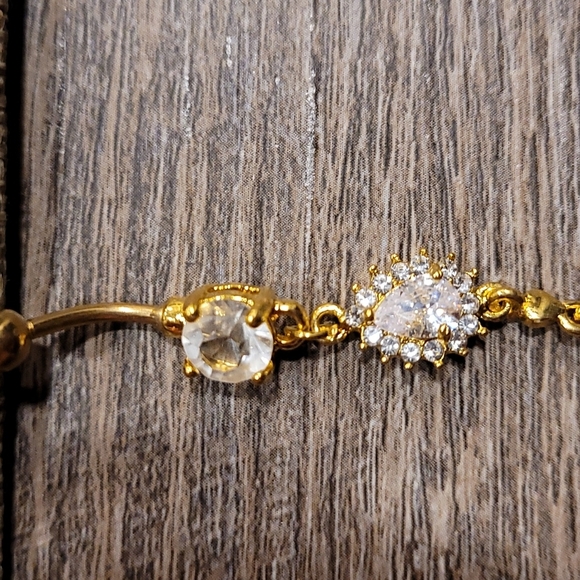 Bellybutton piercing - Picture 2 of 4